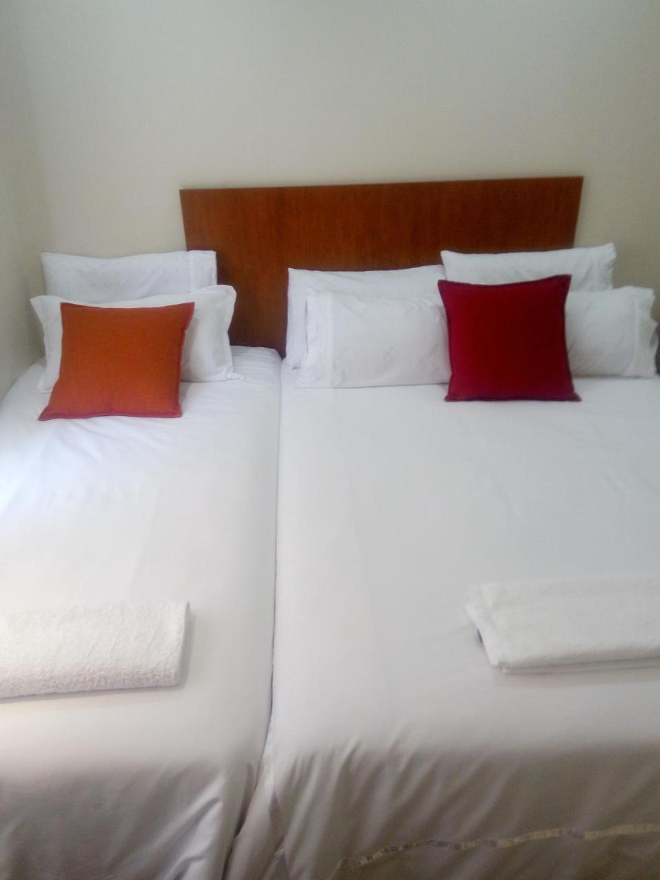 פרנסיסטאון Eros Guest Inn מראה חיצוני תמונה