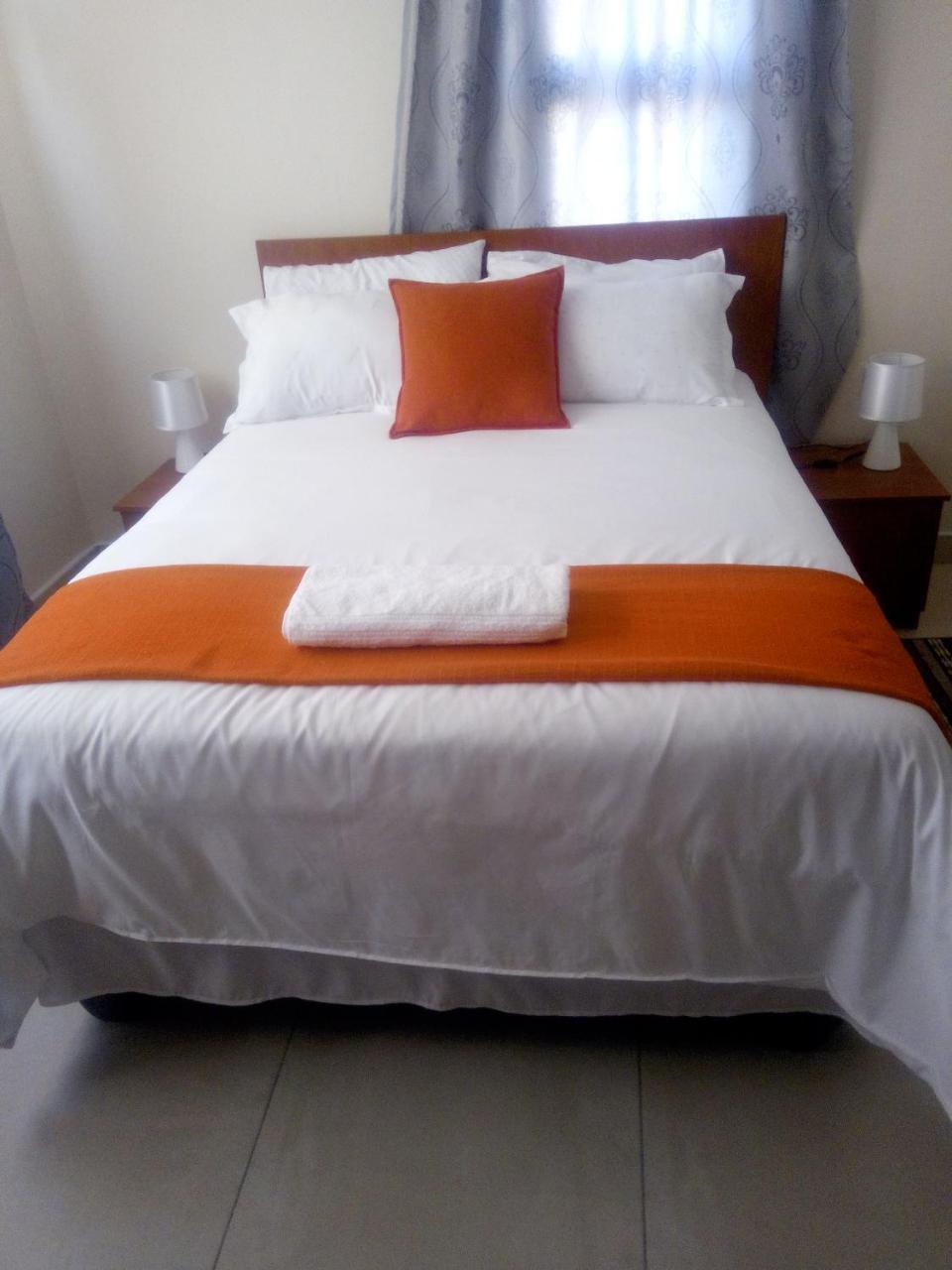 פרנסיסטאון Eros Guest Inn מראה חיצוני תמונה